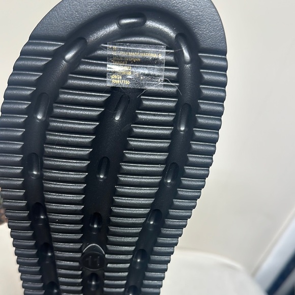 Wild Fable Black Minimalist Sandals New - Picture 4 of 8